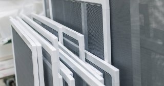 Москитные сетки на пластиковые окна Лянтор купить по цене от 949 руб.